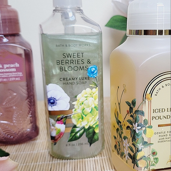 Bath Body Works Hand Soap Collection Set Creamy Luxe Sweet Berries *NWT* - Picture 5 of 12